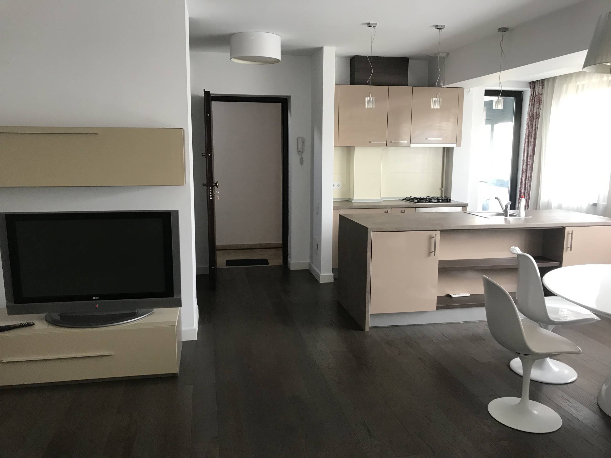 Apartament de 3 camere, 2 bai, mobilat LUX - Pret | Preturi Apartament de 3 camere, 2 bai, mobilat LUX