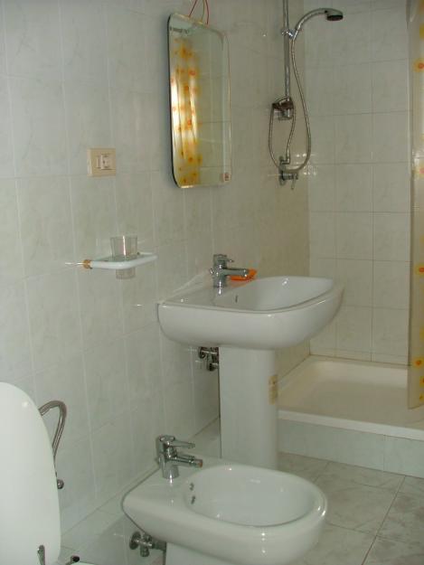 ofer spre inchiriere apartament 3 camere decomandat - Pret | Preturi ofer spre inchiriere apartament 3 camere decomandat