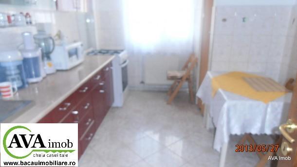 Vand apartament cu 3 camere decomndate, la etajul 2 - Pret | Preturi Vand apartament cu 3 camere decomndate, la etajul 2