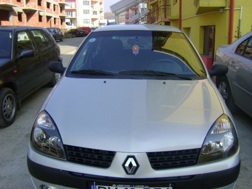 Vand renault clio 1.5dci inmatriculat ro pret 2500euro - Pret | Preturi Vand renault clio 1.5dci inmatriculat ro pret 2500euro