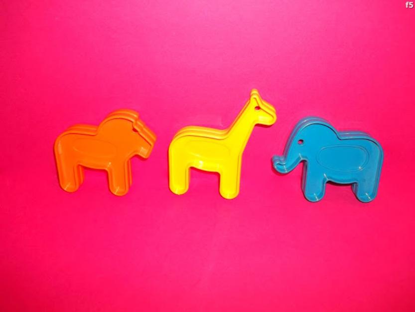 jucarii figurine elefant girafa si calut din plastic de la tuppertoys - Pret | Preturi jucarii figurine elefant girafa si calut din plastic de la tuppertoys