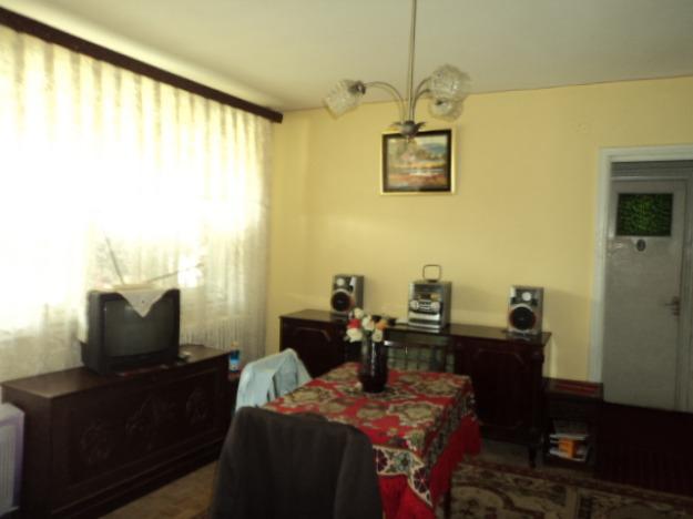 Vand apartament 15000 euro, langa Primaria Onesti, 47 mp - Pret | Preturi Vand apartament 15000 euro, langa Primaria Onesti, 47 mp