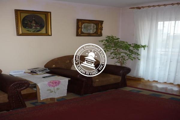 Apartament 4 camere de vanzare Iasi Podu Ros Cantemir - Pret | Preturi Apartament 4 camere de vanzare Iasi Podu Ros Cantemir