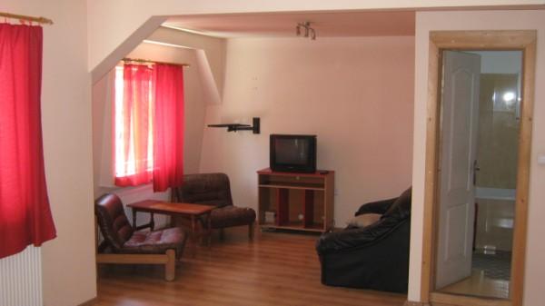 VAND MANSARDA CU 3 CAMERE - Pret | Preturi VAND MANSARDA CU 3 CAMERE