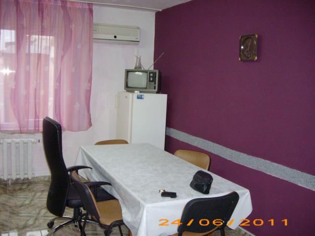 Inchiriez apartament 3 camere - Pret | Preturi Inchiriez apartament 3 camere