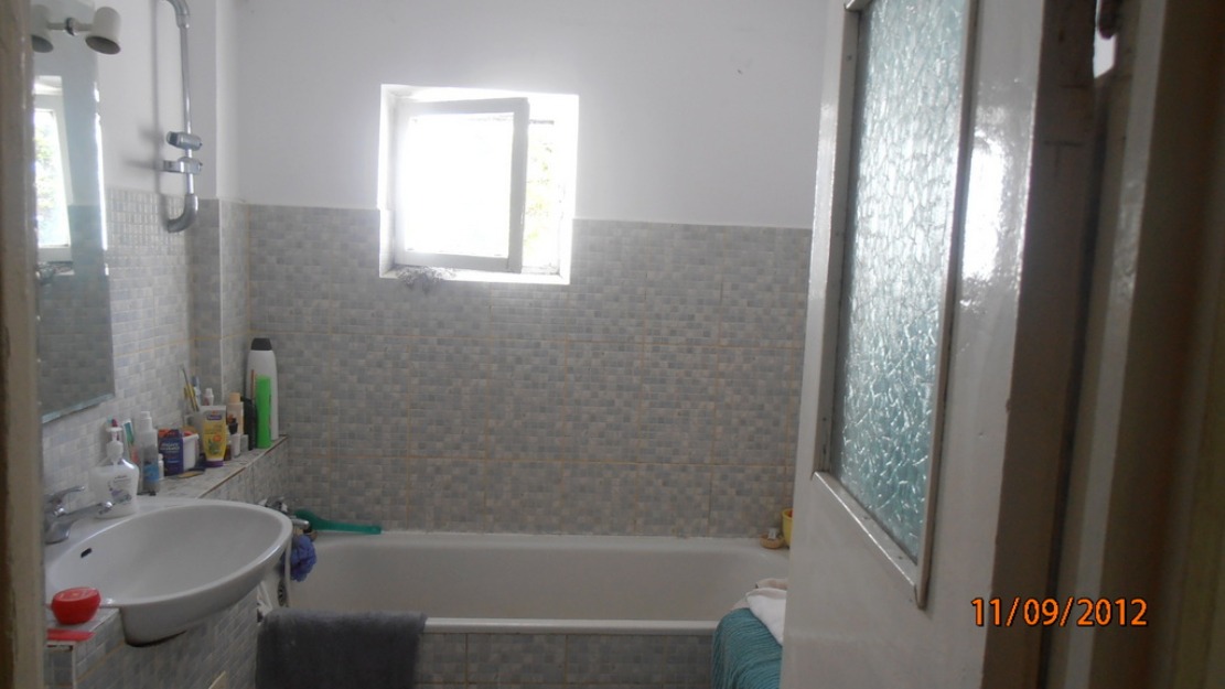 PROPRIETAR, vand in ONESTI, apartament cu 2 camere semidecomandat, - Pret | Preturi PROPRIETAR, vand in ONESTI, apartament cu 2 camere semidecomandat,