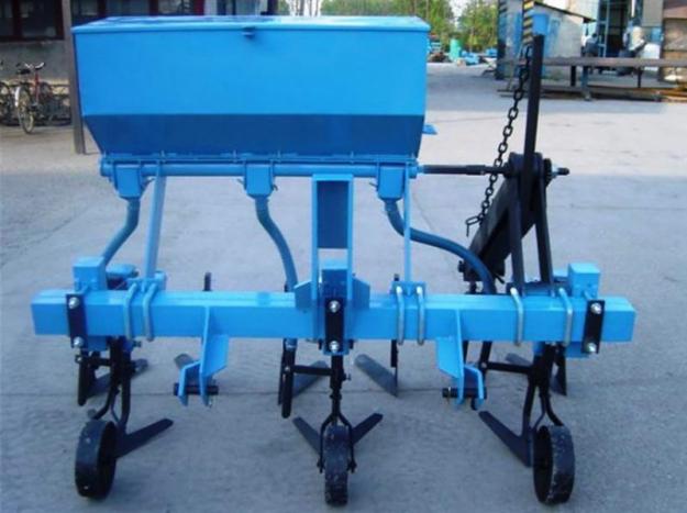 Masini agricole - Cultivator pe 3 randuri cu fertilizator - Pret | Preturi Masini agricole - Cultivator pe 3 randuri cu fertilizator