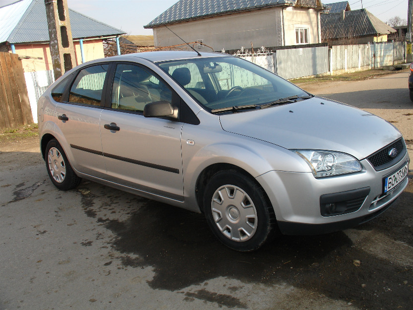 Ford Focus 1.6 benzina 2005 inmatriculata Martie 2013 - Pret | Preturi Ford Focus 1.6 benzina 2005 inmatriculata Martie 2013