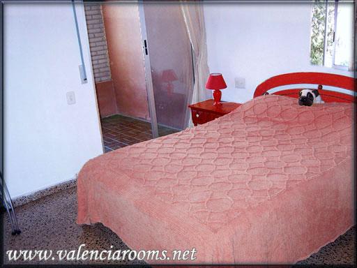 Tourist rooms for shorts stay. Day, week or month in a shared flat in Valencia, Spain - Pret | Preturi Tourist rooms for shorts stay. Day, week or month in a shared flat in Valencia, Spain