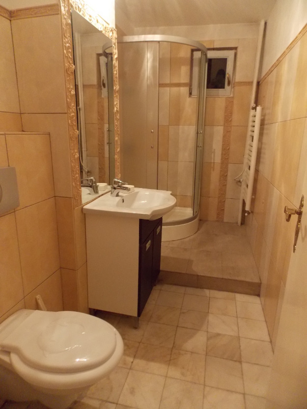 Inchiriez apartament cu 3 camere ultracentral - Pret | Preturi Inchiriez apartament cu 3 camere ultracentral