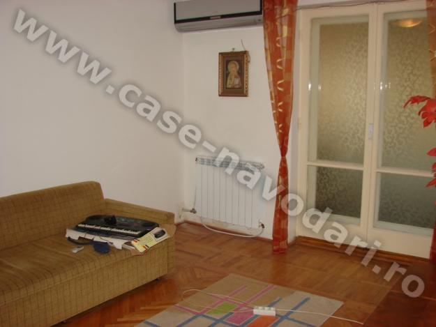 Navodari apartament 3 camere zona centru - Pret | Preturi Navodari apartament 3 camere zona centru