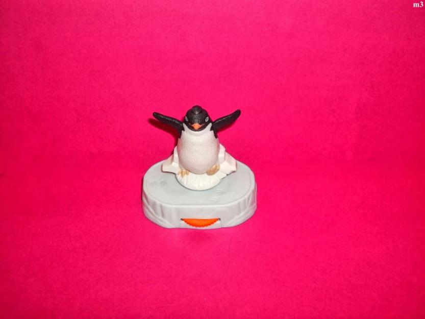 jucarii figurina pinguin ce se misca pe gheata din plastic de la burger king - Pret | Preturi jucarii figurina pinguin ce se misca pe gheata din plastic de la burger king