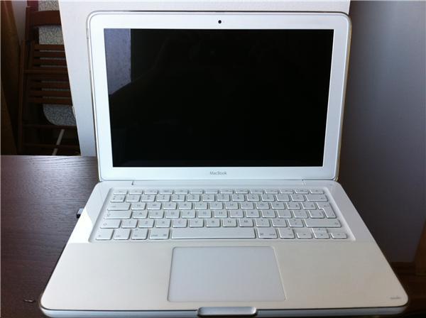 Laptop MacBook White 7.1 Unibody - Pret | Preturi Laptop MacBook White 7.1 Unibody