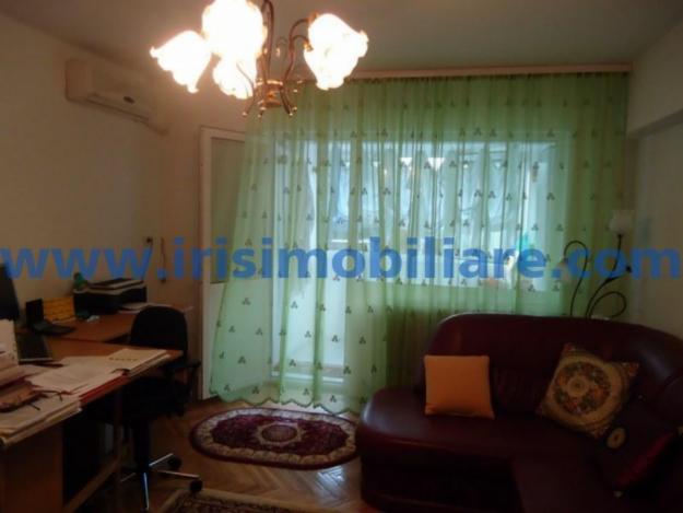 Vanzare apartament 4 camere - Pret | Preturi Vanzare apartament 4 camere