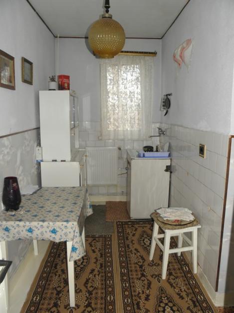 Onesti: Vand apartament 2 camere decomandate - Pret | Preturi Onesti: Vand apartament 2 camere decomandate