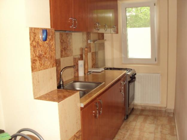 Vand apartament 3 camere - Pret | Preturi Vand apartament 3 camere