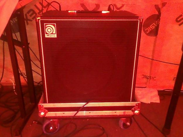 Amplificator bass AMPEG-A115HP,putere 350W,perfecta stare,nou. - Pret | Preturi Amplificator bass AMPEG-A115HP,putere 350W,perfecta stare,nou.