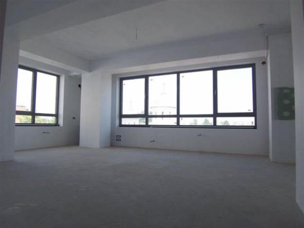 Apartament in bloc - 3 camere - Calarasilor - Pret | Preturi Apartament in bloc - 3 camere - Calarasilor