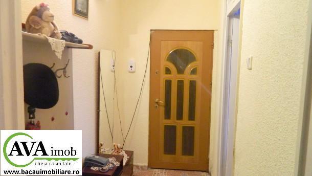 Vand apartament cu 2 camere spatios la Piata Mioritei, in bloc cu 4 etaje + sarpanta - Pret | Preturi Vand apartament cu 2 camere spatios la Piata Mioritei, in bloc cu 4 etaje + sarpanta