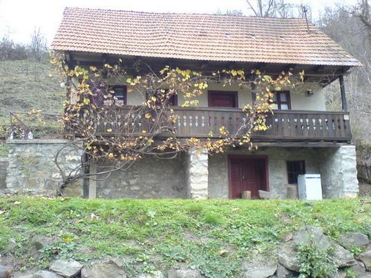 INCHIRIEZ CASA TRADITIONALA DE MUNTE - Pret | Preturi INCHIRIEZ CASA TRADITIONALA DE MUNTE