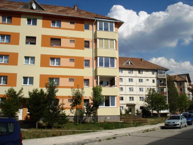 Vand apartament cu 3 camere - Pret | Preturi Vand apartament cu 3 camere