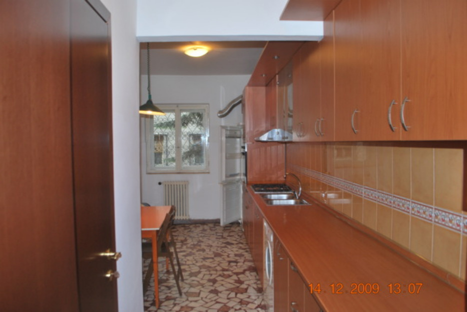 Apartament in vila - 6 camere - Cotroceni - Pret | Preturi Apartament in vila - 6 camere - Cotroceni