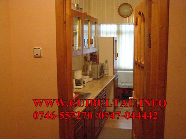 Vand apartament 3 camere SLANIC MOLDOVA - Pret | Preturi Vand apartament 3 camere SLANIC MOLDOVA