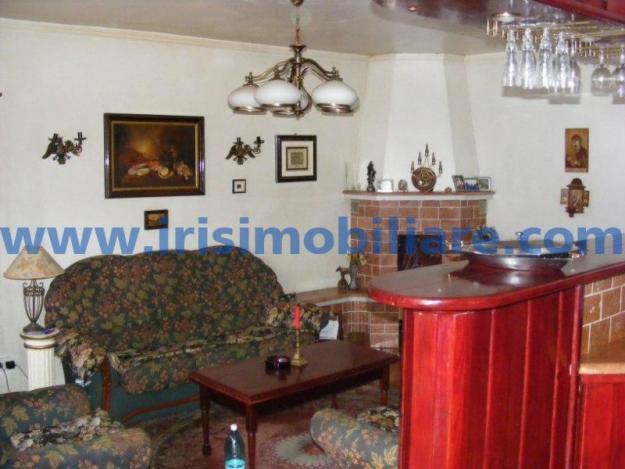 Vanzare apartament 4 camere - Pret | Preturi Vanzare apartament 4 camere