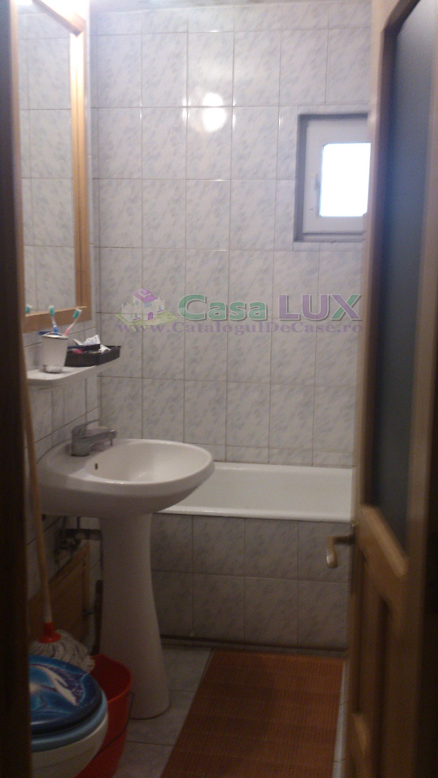 Casa Lux, vinde apartament 4 camere, zona Frumoasa - Pret | Preturi Casa Lux, vinde apartament 4 camere, zona Frumoasa