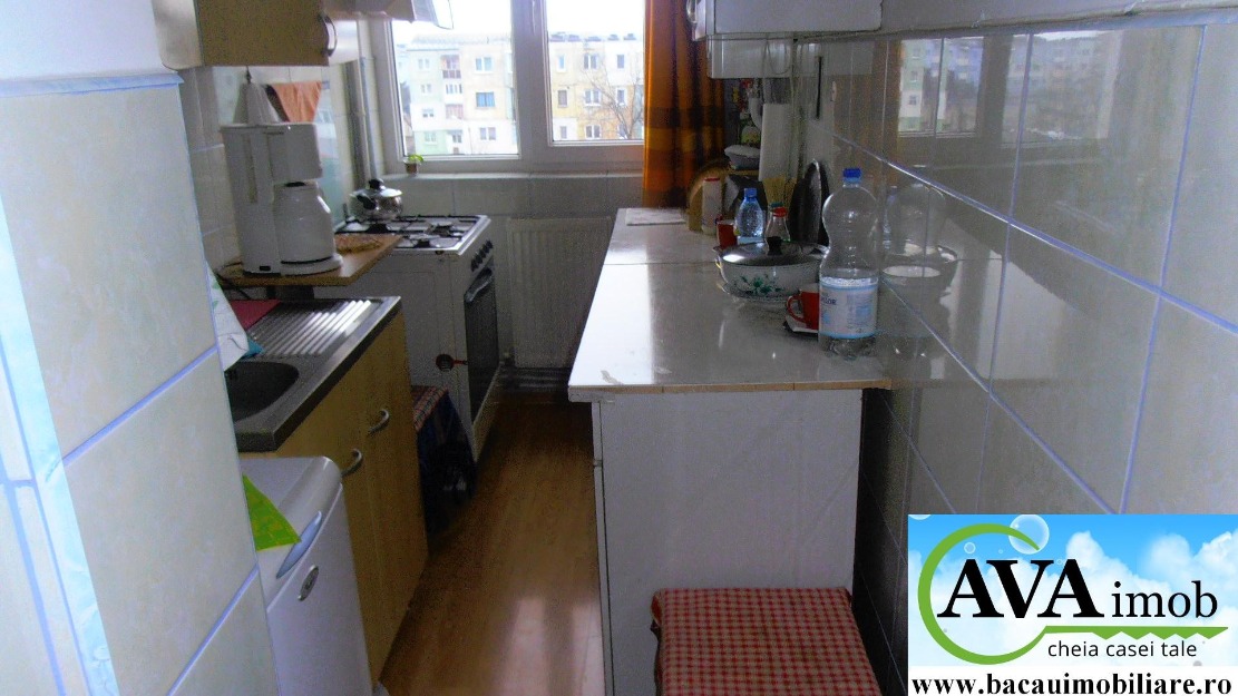 Vand urgent apartament cu 2 camere in zona Cornisa- Garaje, in bloc cu 4 etaje - Pret | Preturi Vand urgent apartament cu 2 camere in zona Cornisa- Garaje, in bloc cu 4 etaje