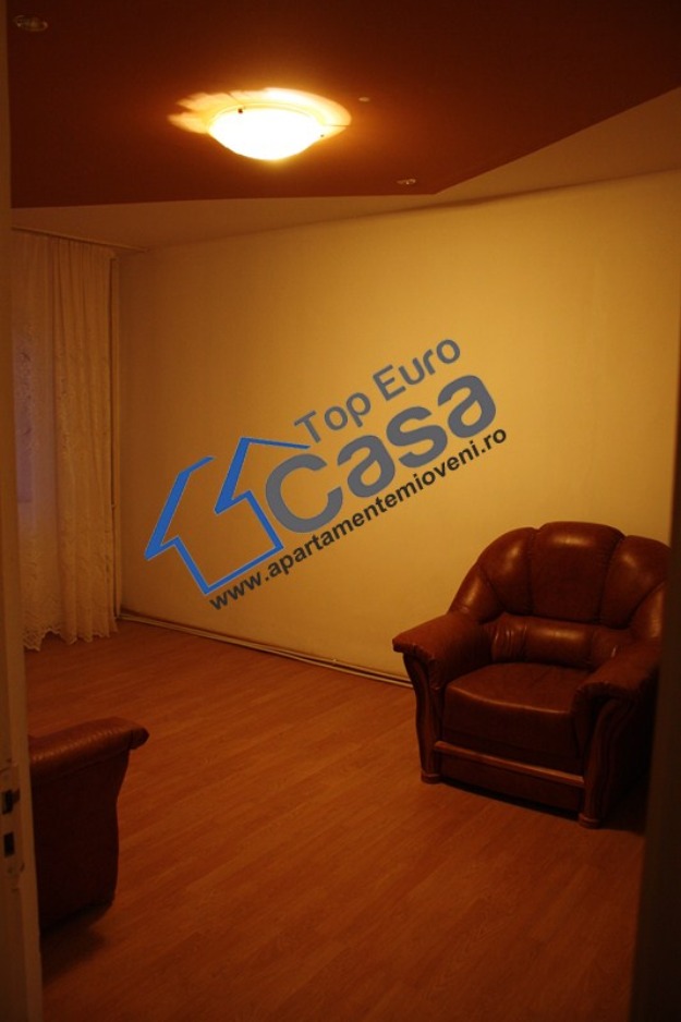 Vand apartament 3 camere - Pret | Preturi Vand apartament 3 camere