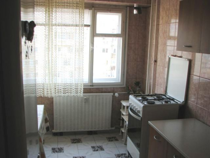 Vand apartament 3 camere - Pret | Preturi Vand apartament 3 camere