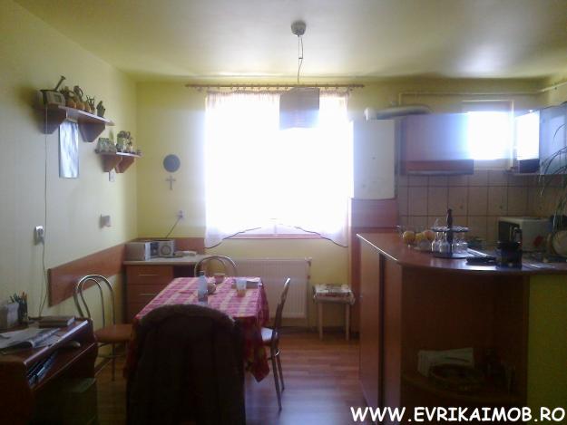 Apartament 3 camere, decomandat, supr 98 mp, Lupeni - Pret | Preturi Apartament 3 camere, decomandat, supr 98 mp, Lupeni