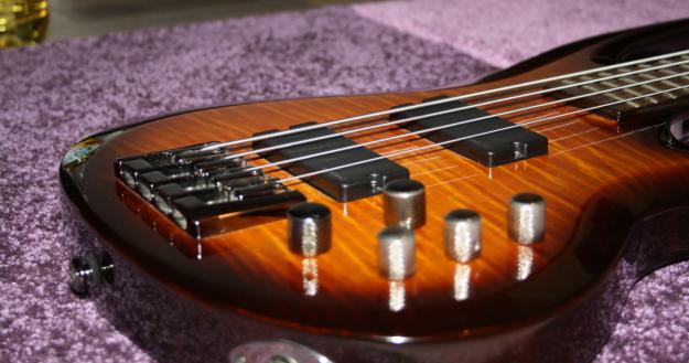 Vand chitara bass ESP LTD B254 in stare impecabila - Pret | Preturi Vand chitara bass ESP LTD B254 in stare impecabila