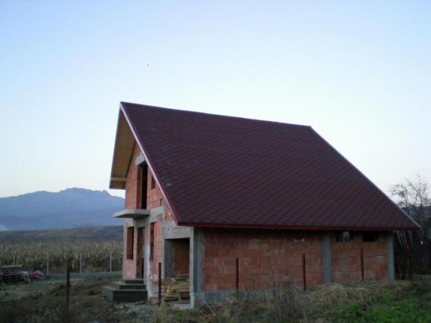 Vand casa P + M la rosu cu geam termopan - Pret | Preturi Vand casa P + M la rosu cu geam termopan