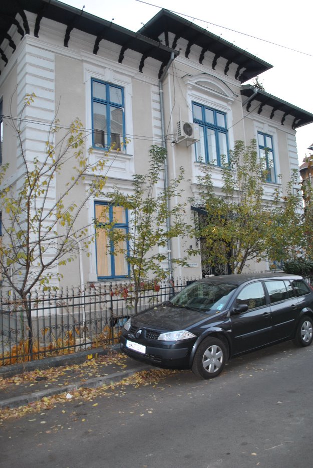 Dacia/ polonă, apartament semidecomandat la parter vilă p+1 - Pret | Preturi Dacia/ polonă, apartament semidecomandat la parter vilă p+1