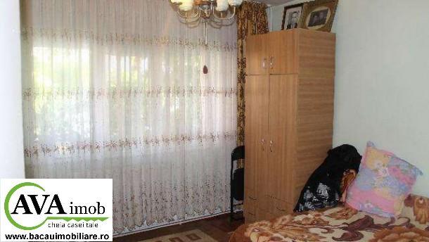 Vand apartament cu 3 camere decomandat, in zona Alexandru cel Bun - Pret | Preturi Vand apartament cu 3 camere decomandat, in zona Alexandru cel Bun