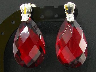 Cercei placati cu aur 18 KT si cristale Swarovski rosii - Pret | Preturi Cercei placati cu aur 18 KT si cristale Swarovski rosii