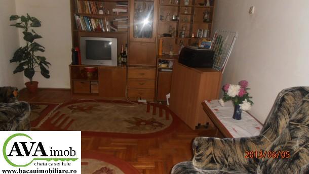 Apartament 3 camere decomandat pe Carpati - Pret | Preturi Apartament 3 camere decomandat pe Carpati