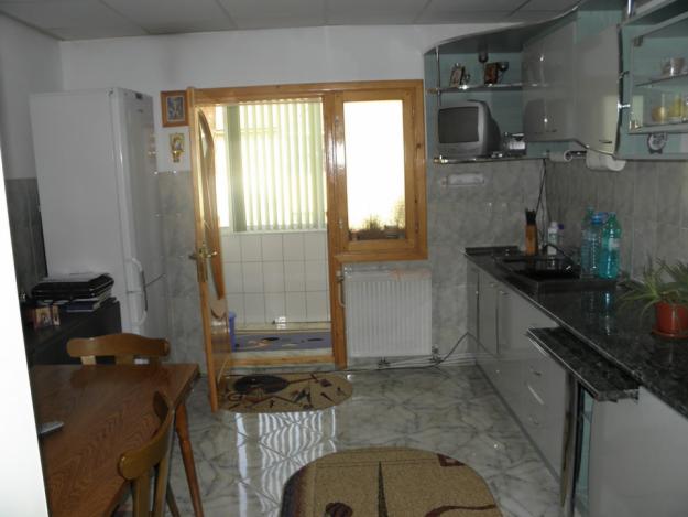 Vand apartament 2 camere in Onesti la vilute - Pret | Preturi Vand apartament 2 camere in Onesti la vilute