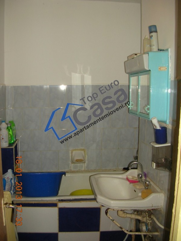 Vand apartament 3 camere Mioveni liber - Pret | Preturi Vand apartament 3 camere Mioveni liber