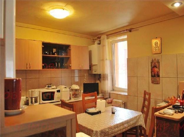 Vanzare apartament 4 camere - Pret | Preturi Vanzare apartament 4 camere