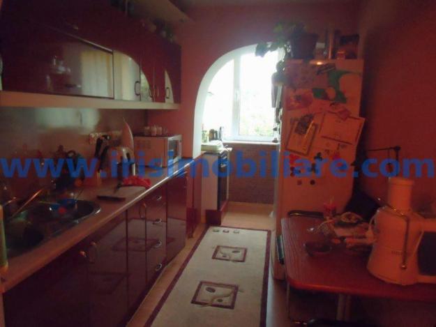 Vanzare apartament 4 camere - Pret | Preturi Vanzare apartament 4 camere