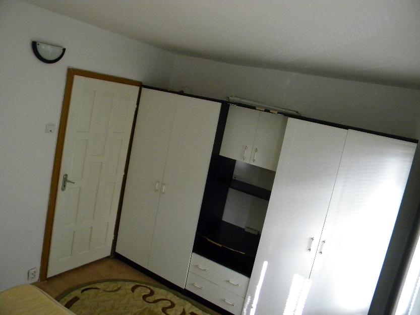 Apartament mobilat cu 4 camere de vanzare - Pret | Preturi Apartament mobilat cu 4 camere de vanzare