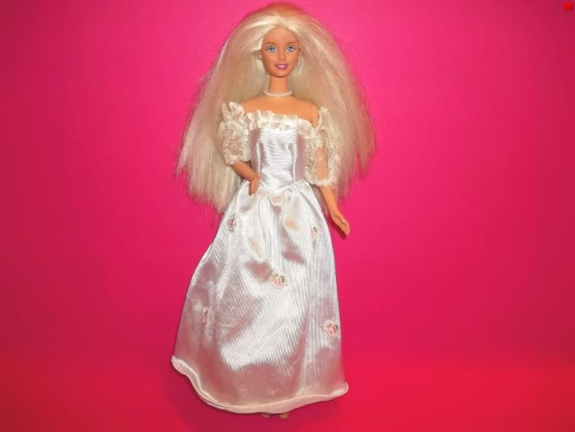 jucarii papusa barbie ce scoate sunete de la mattel din anul cap 1998 si corp 1966 - Pret | Preturi jucarii papusa barbie ce scoate sunete de la mattel din anul cap 1998 si corp 1966