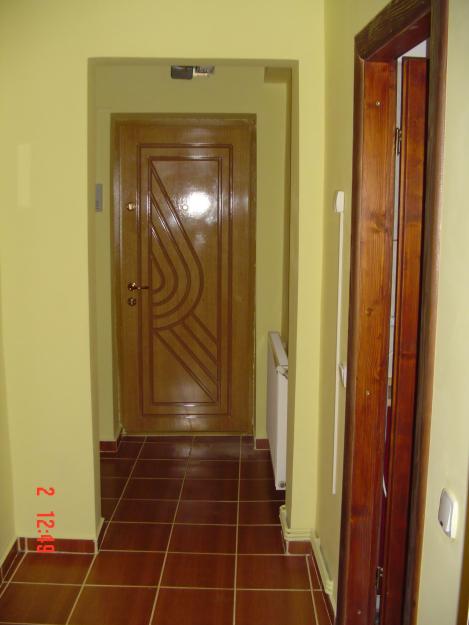 Vand apartament 3 camere Mioveni - Pret | Preturi Vand apartament 3 camere Mioveni