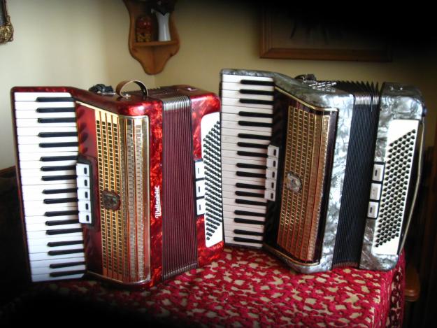 Vând acordeon 