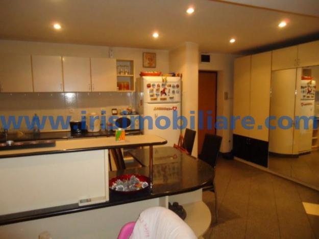 Vanzare apartament 4 camere - Pret | Preturi Vanzare apartament 4 camere