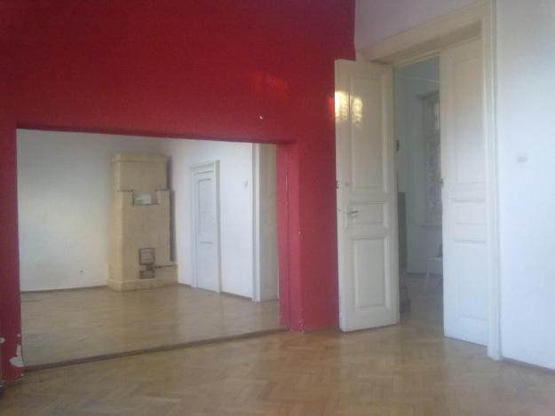 Ofer spre inchiriere apartament 4 camere ULTRACENTRAL si foarte AVANTAJOS - Pret | Preturi Ofer spre inchiriere apartament 4 camere ULTRACENTRAL si foarte AVANTAJOS