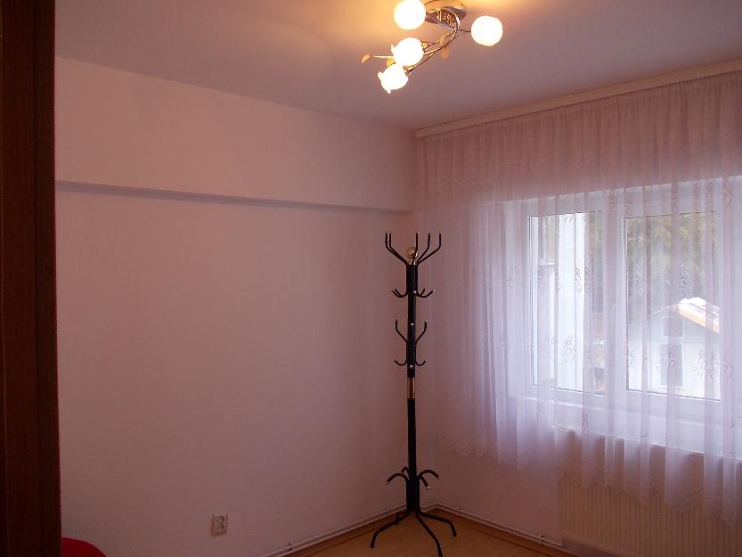 Vand apartament 3 camere slanic moldova - Pret | Preturi Vand apartament 3 camere slanic moldova